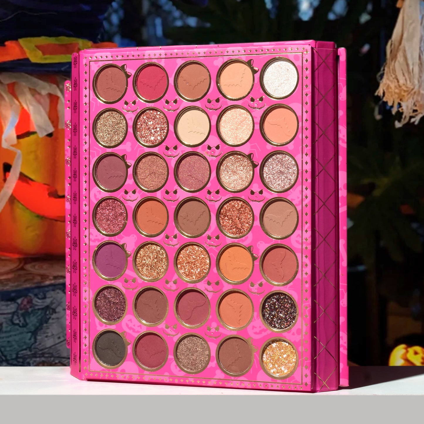 KEVIN & COCO - 117 Halloween Black Bat Colors Eyeshadow Palette