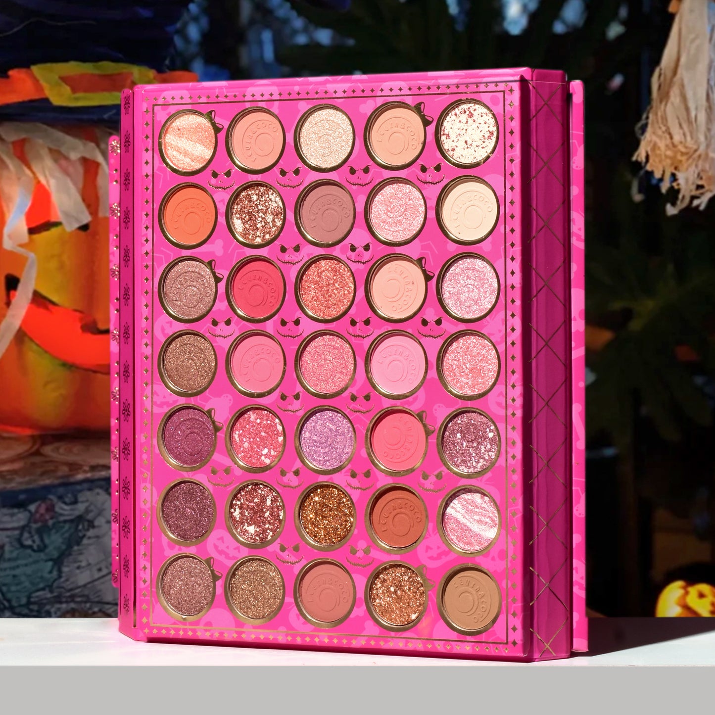 KEVIN & COCO - 117 Halloween Black Bat Colors Eyeshadow Palette
