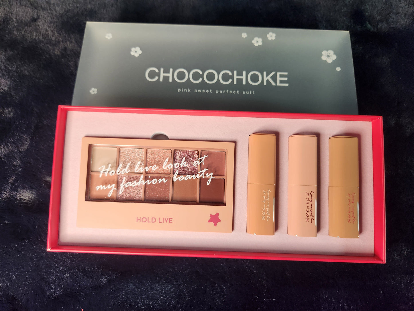 CHOCOCHOKE Makeup Gift Set: Eyeshadow Palette + 3 Lipstick