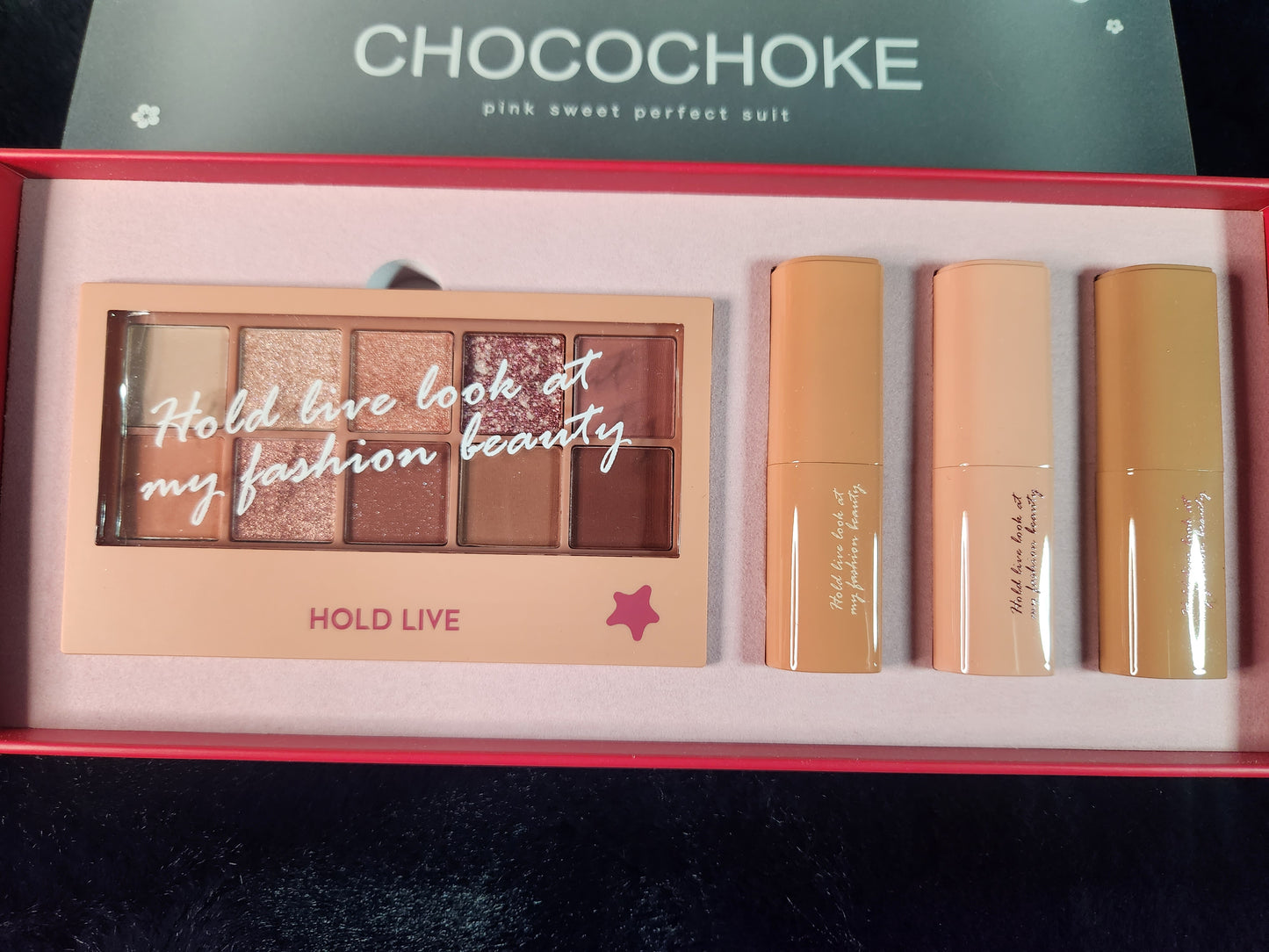 CHOCOCHOKE Makeup Gift Set: Eyeshadow Palette + 3 Lipstick