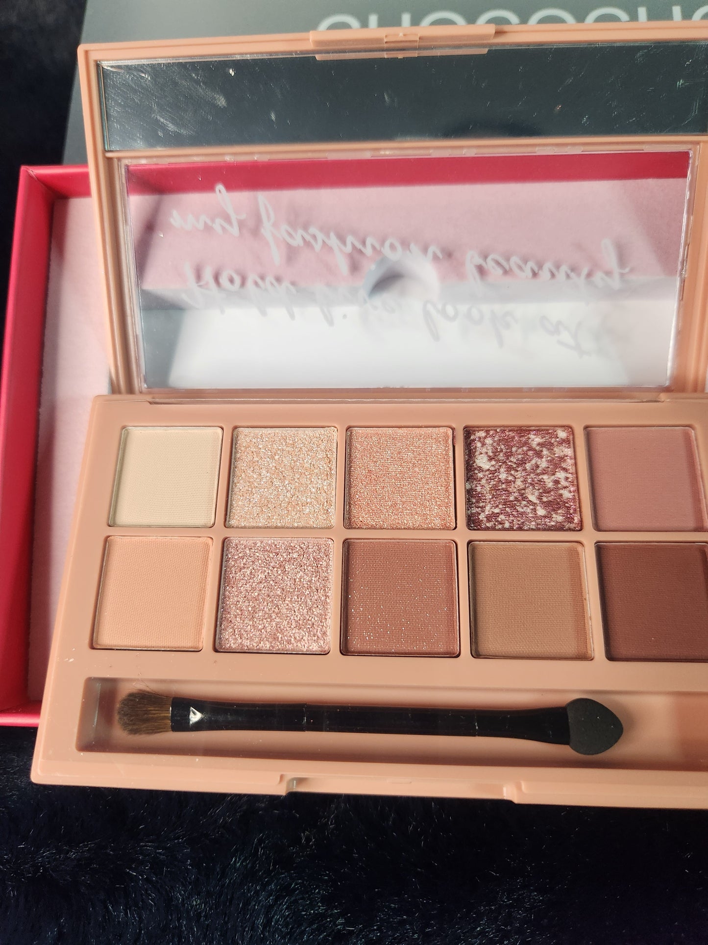 CHOCOCHOKE Makeup Gift Set: Eyeshadow Palette + 3 Lipstick