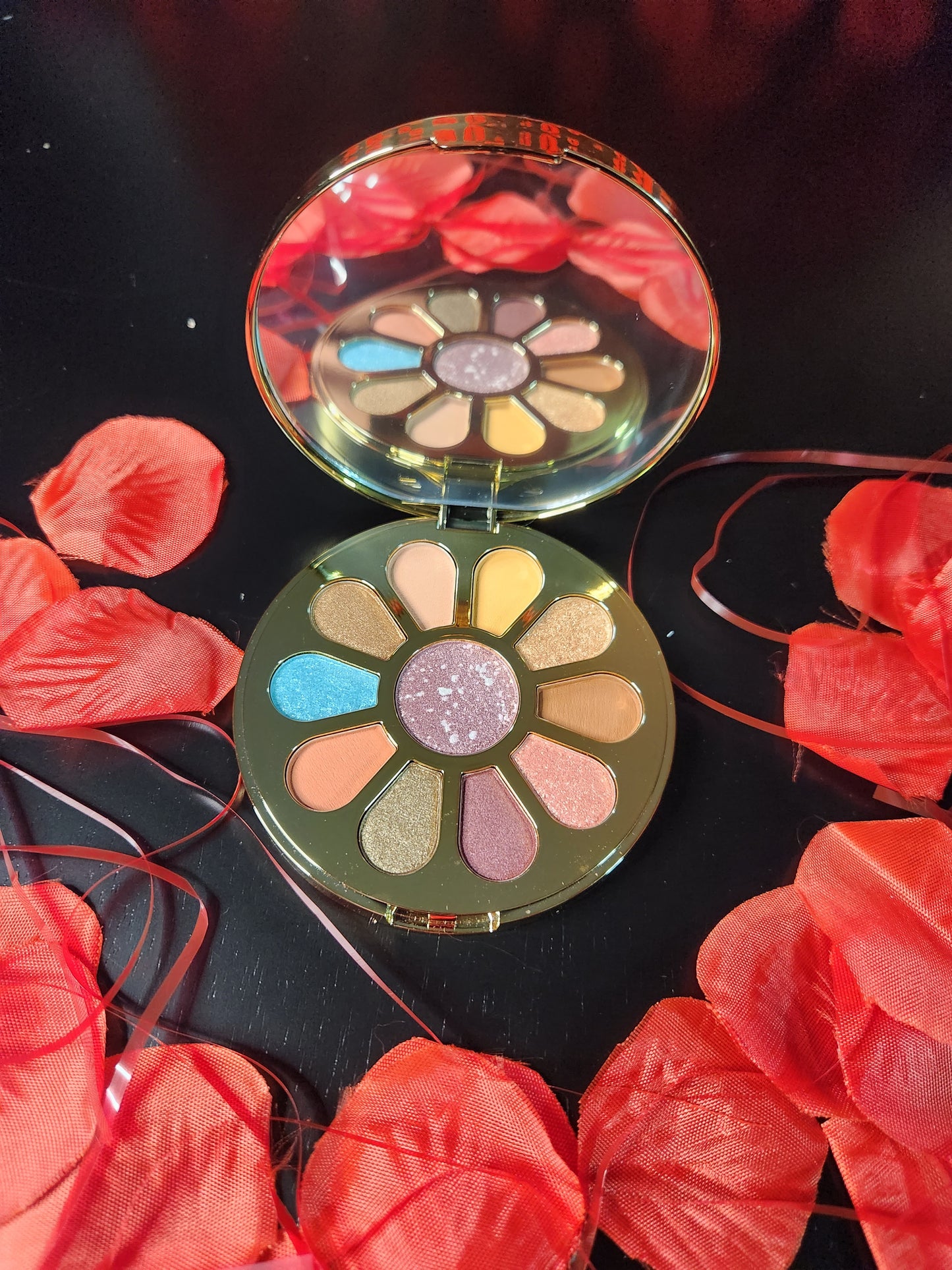 Flower Eyeshadow Palette - 11 Colors
