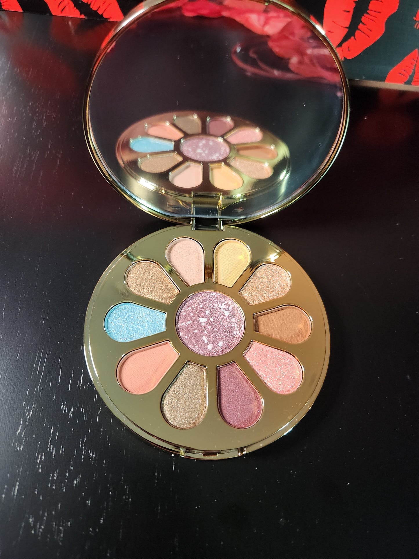 Flower Eyeshadow Palette - 11 Colors