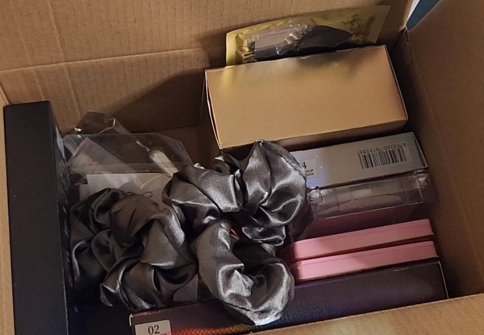 Example 10 PCS with freebies 😊