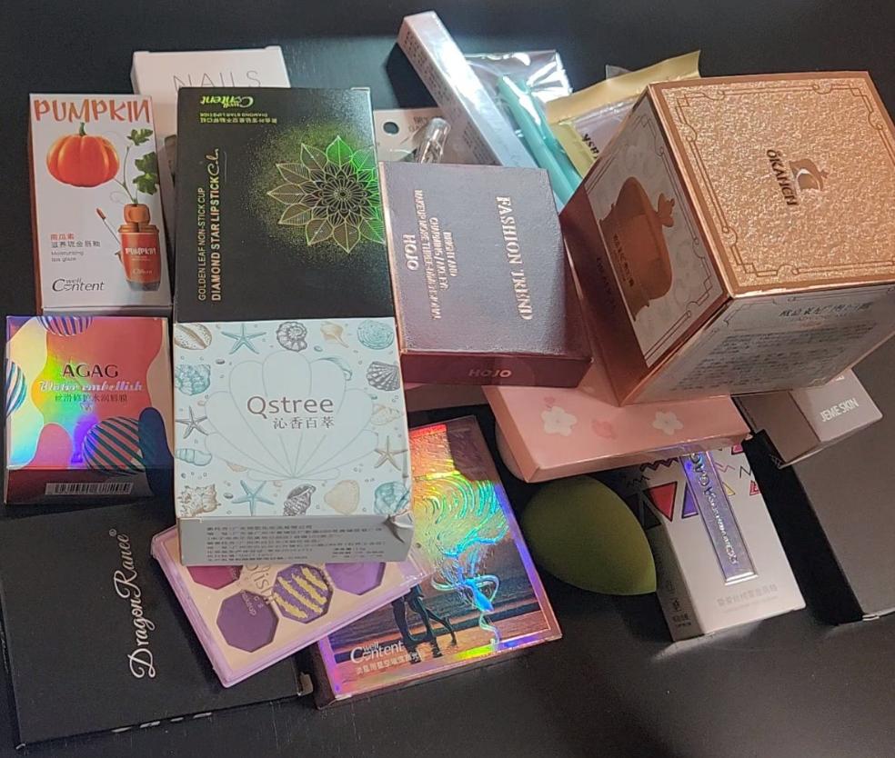 Makeup Beauty Scoop - Surprise Box