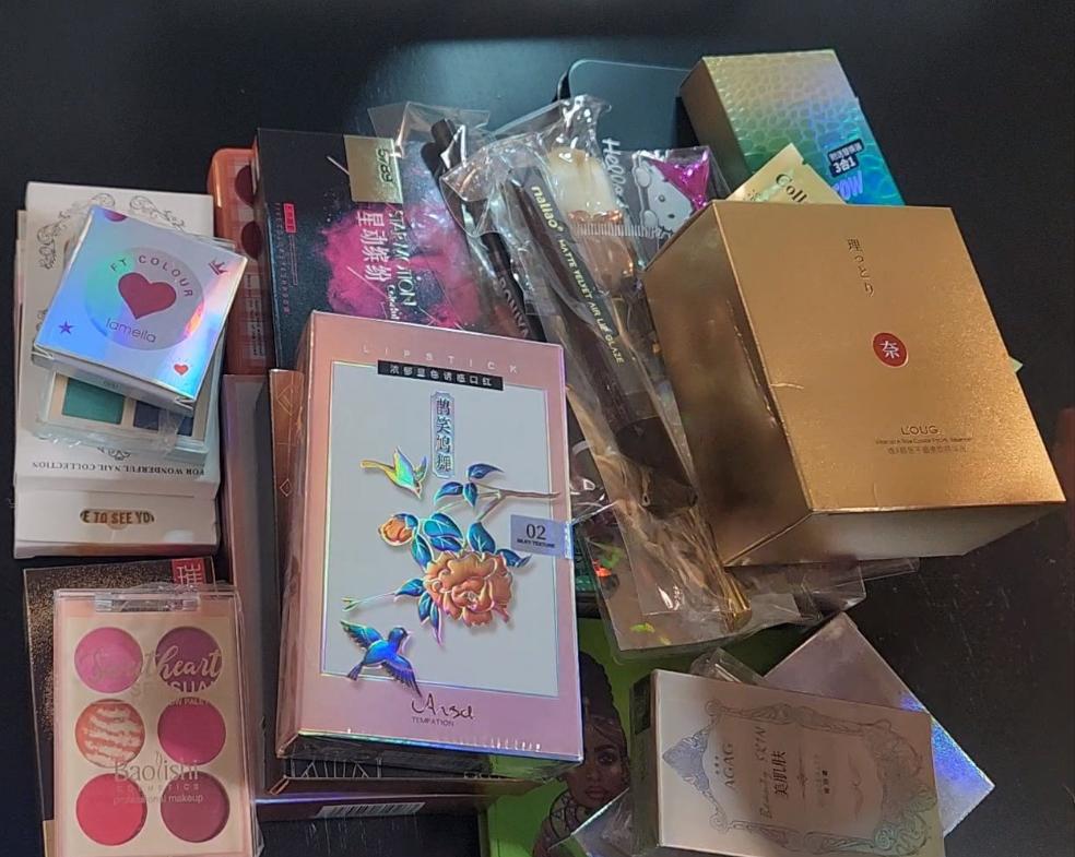 Makeup Beauty Scoop - Surprise Box