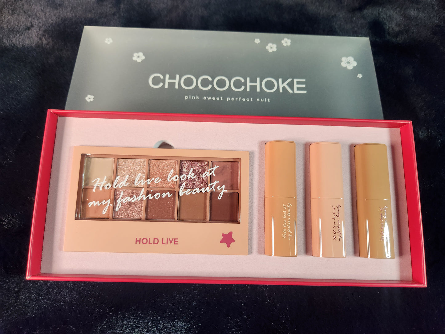 CHOCOCHOKE Makeup Gift Set: Eyeshadow Palette + 3 Lipstick